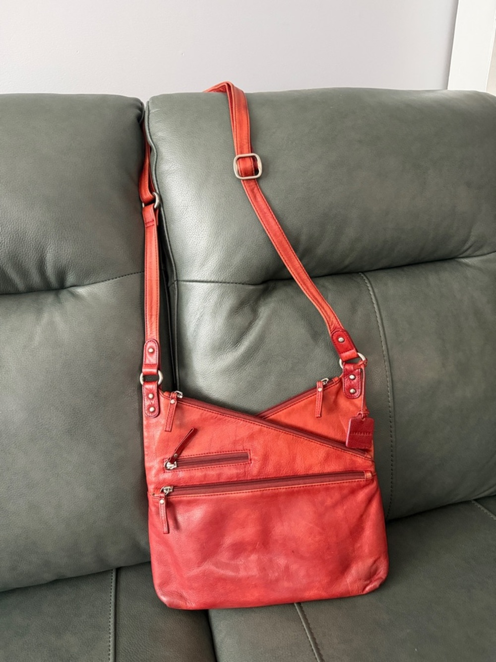 LEVENGER Red Leather Crossbody Bag - Stylish Everyday Carry🎀🎀🎀